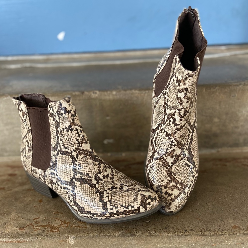 ESPRIT snake print ankle bootie
